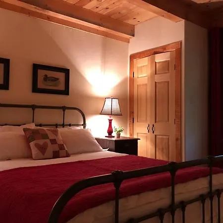 Quiet, Cozy And Comfortable Chalet Val-des-Lacs Exterior photo